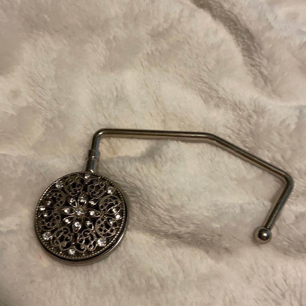 Detailed purse hanger